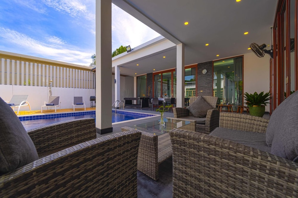 Beautiful 4-Bedroom Pool Villa BL9