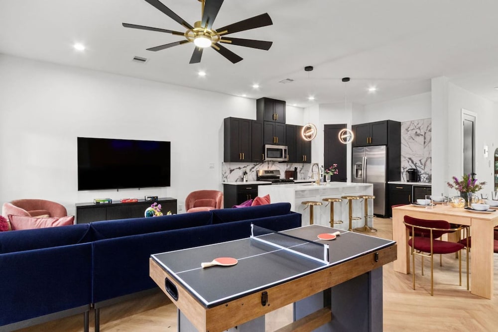 Chic 4BR Getaway Near NRG TMC
