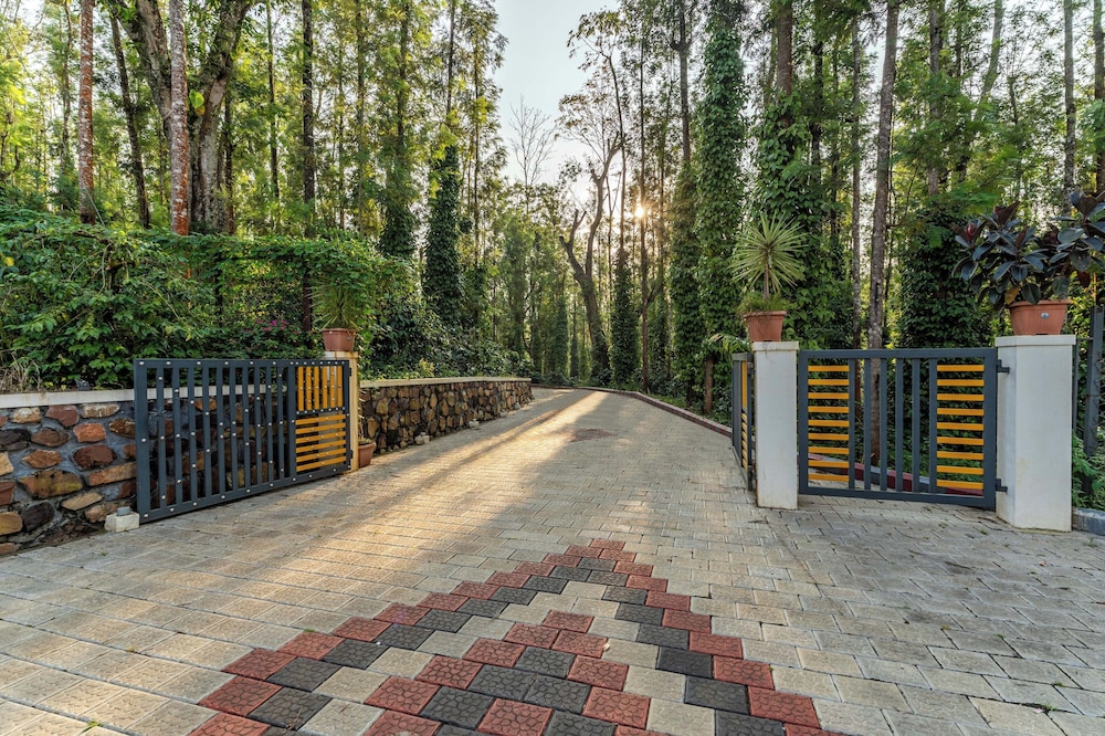 Treebo Arabica Valley-Coffee Plantation Retreat