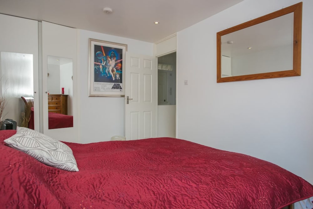 Stunning 3 Bedroom House With Garden in Battersea
