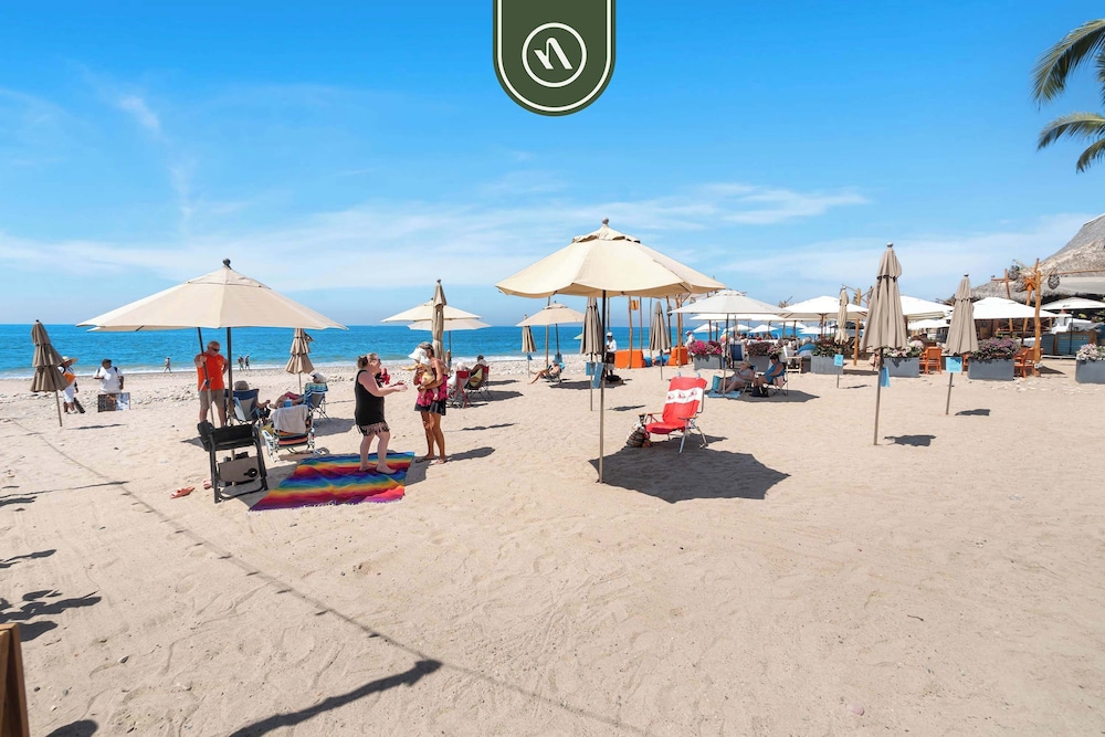Beachfront Mexican Styled 3 BR Condo in Downtown