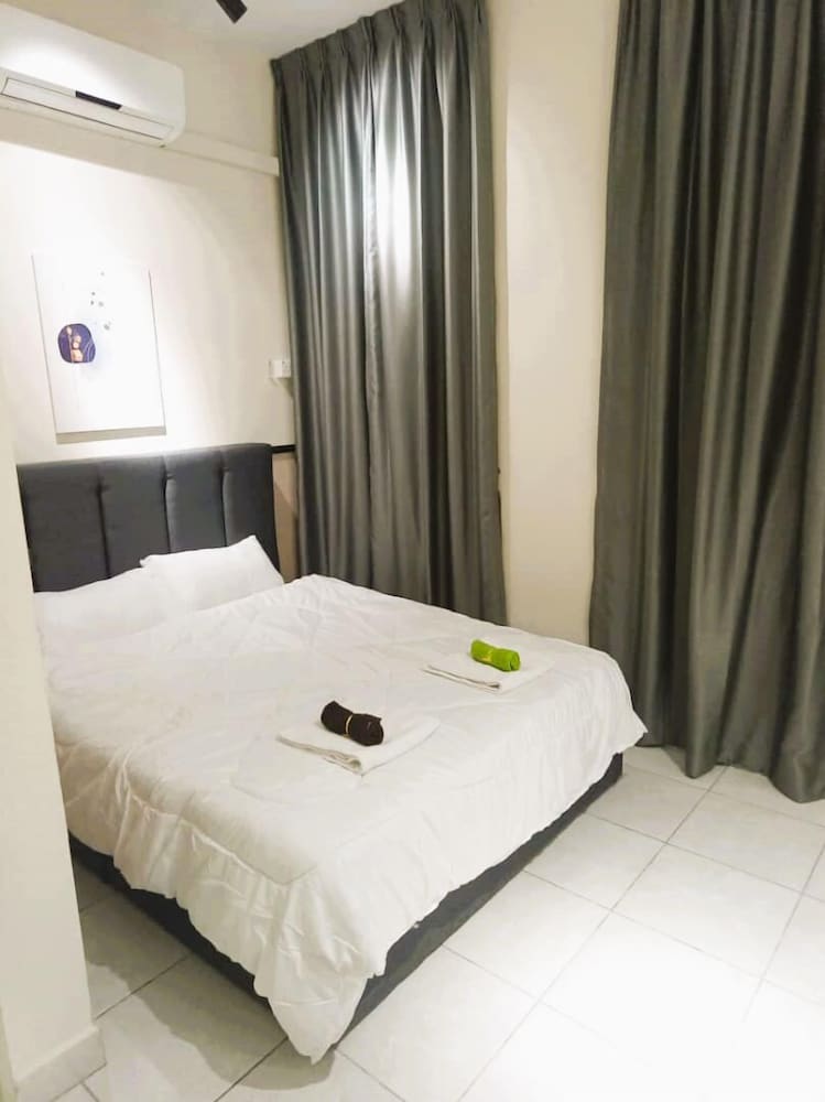 Nilai Youth City C-25-15 4PAX