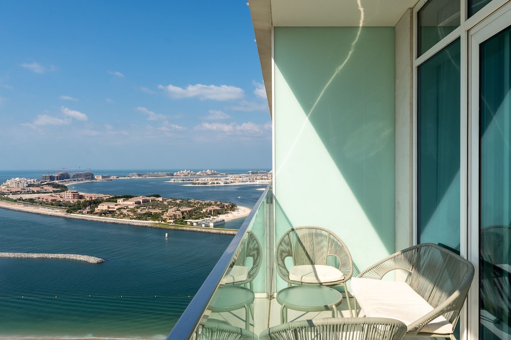 Stylish Emaar Beachfront 2BR w Beach Access