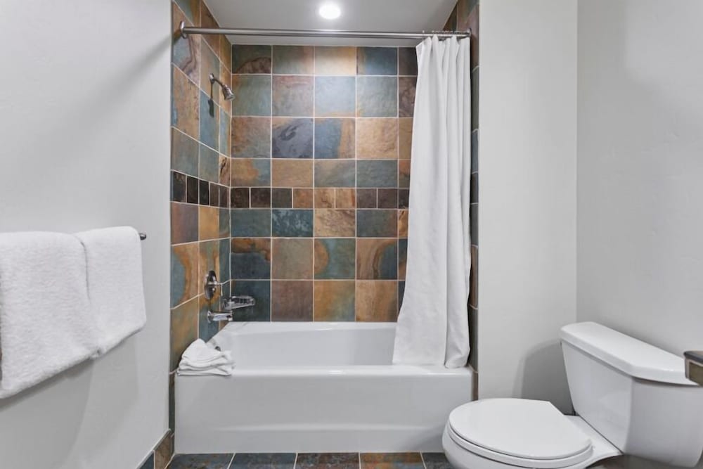 305 - Three Bedroom Shooting Star 3 Condo