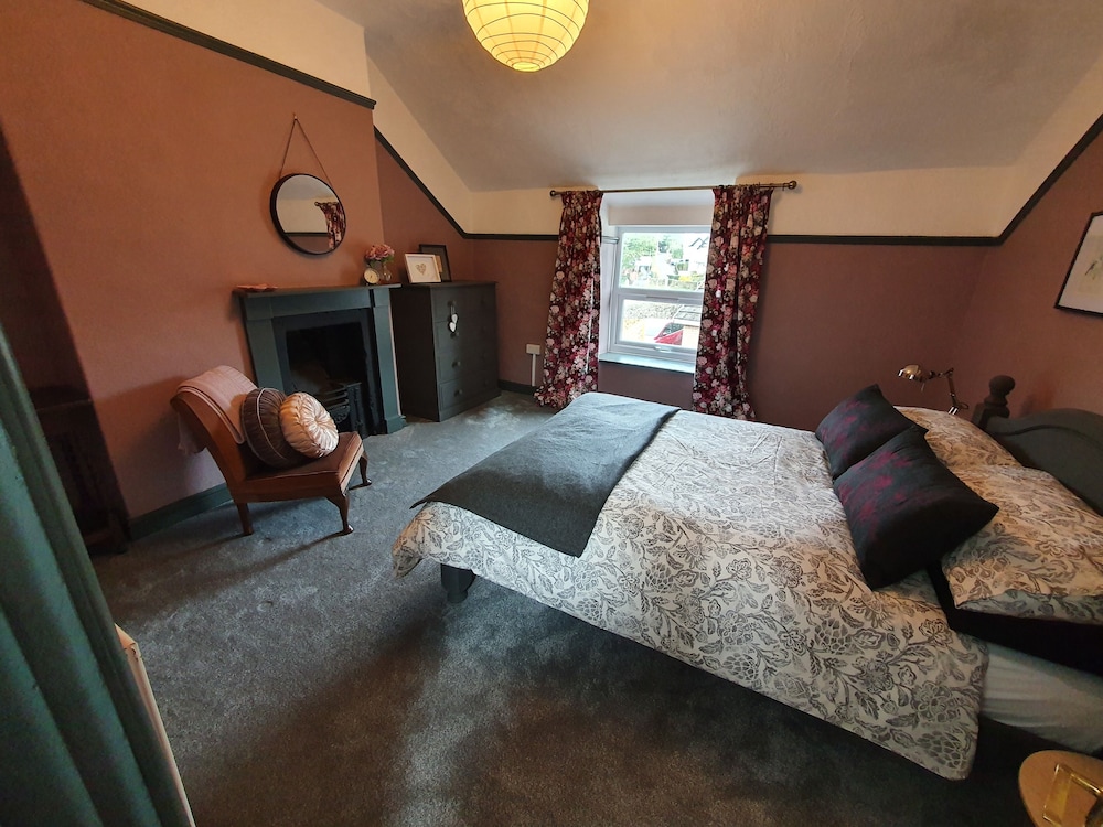 Cosy Cottage in Heart of Llangollen view 2