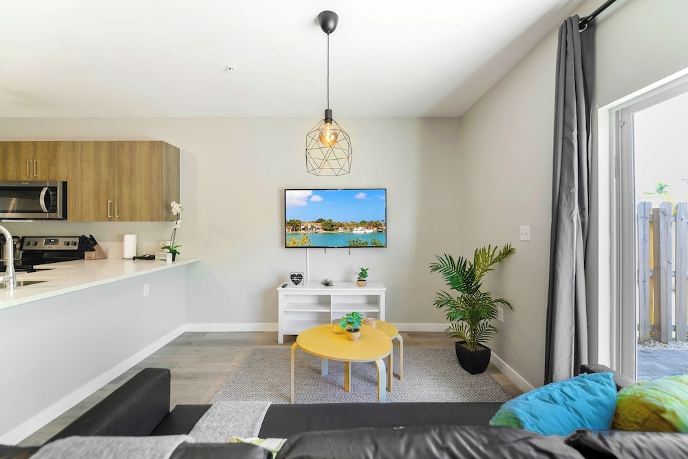 Stylish Townhouses by Design District
