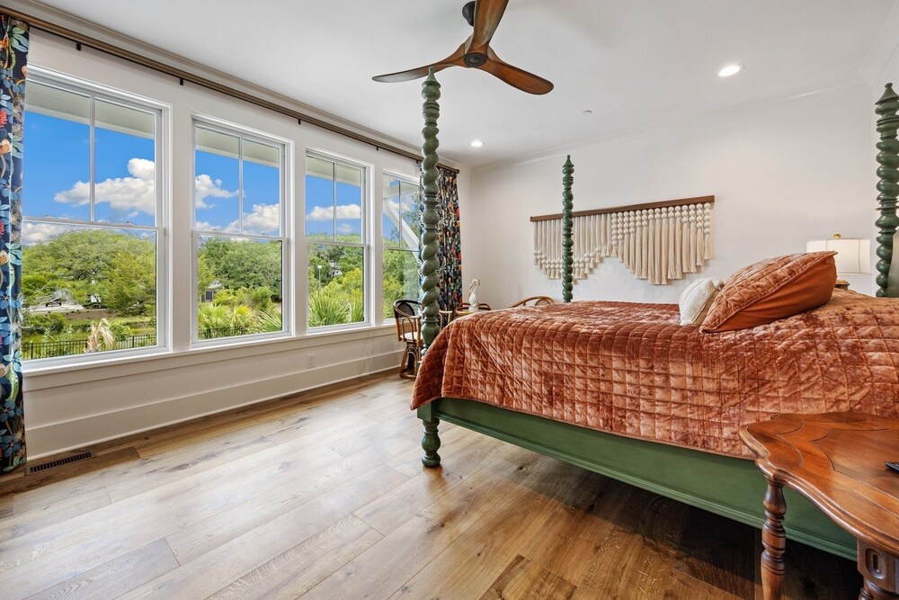 Cornfed Pelican 9 Bedroom Home