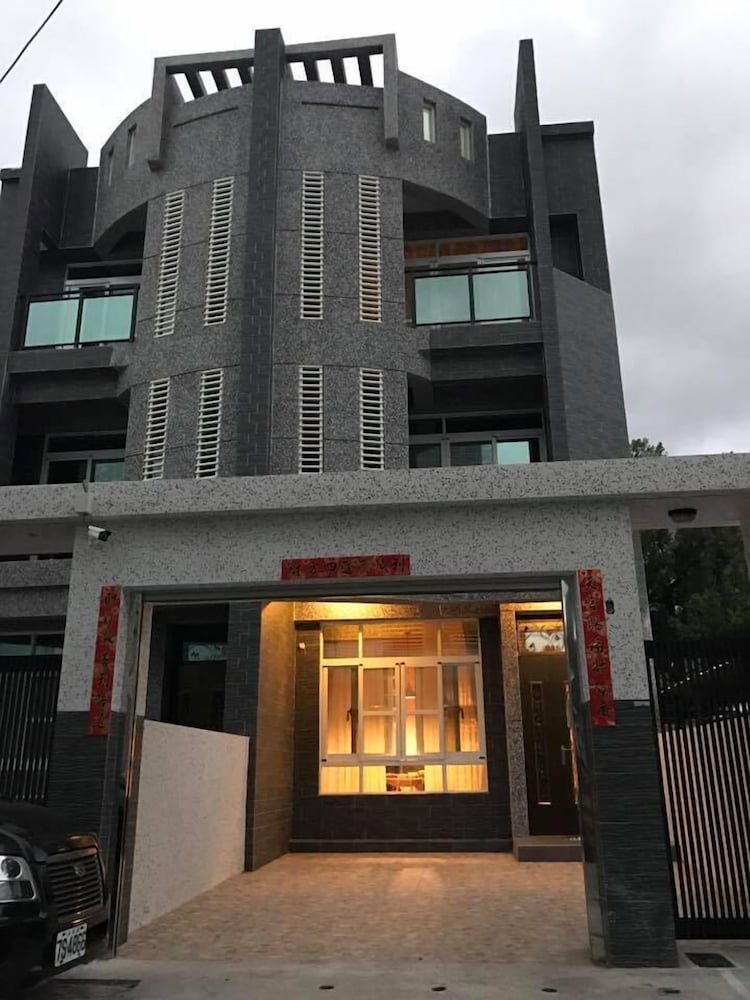 Black House