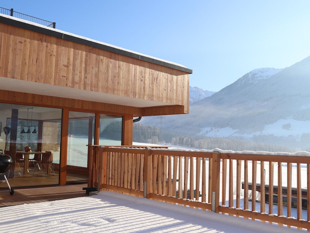 Exclusive Chalet With Sauna and Glacier View
