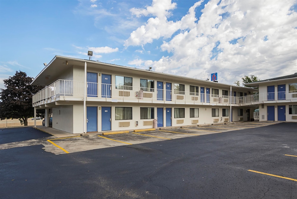 Motel 6 Rochester, MN