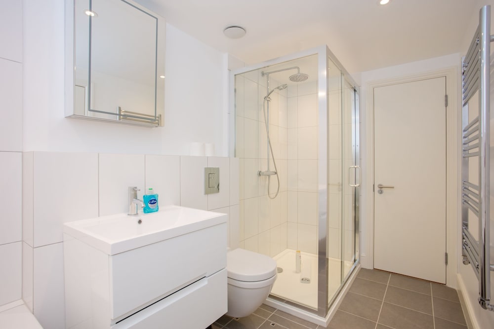 Newly Refurbished Modern 3 Bedroom Apartment in Affluent Fulham