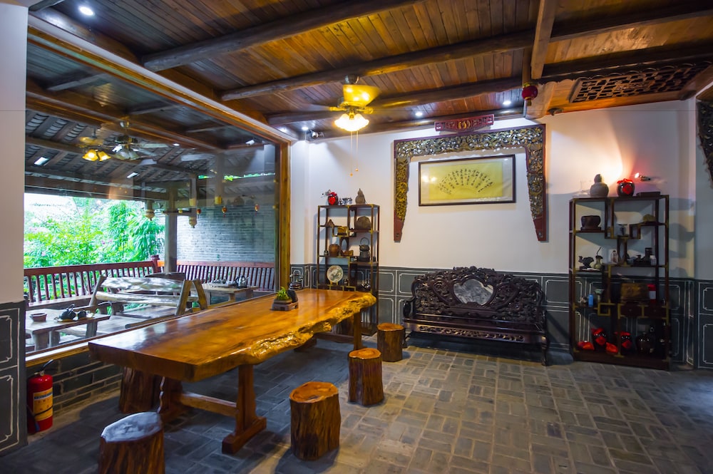 Yangshuo Scenic Mountain Retreat