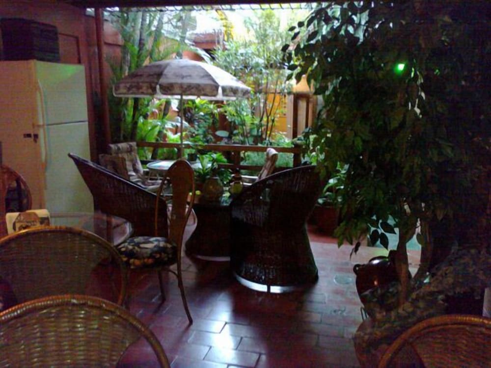Charly's Place Hotel