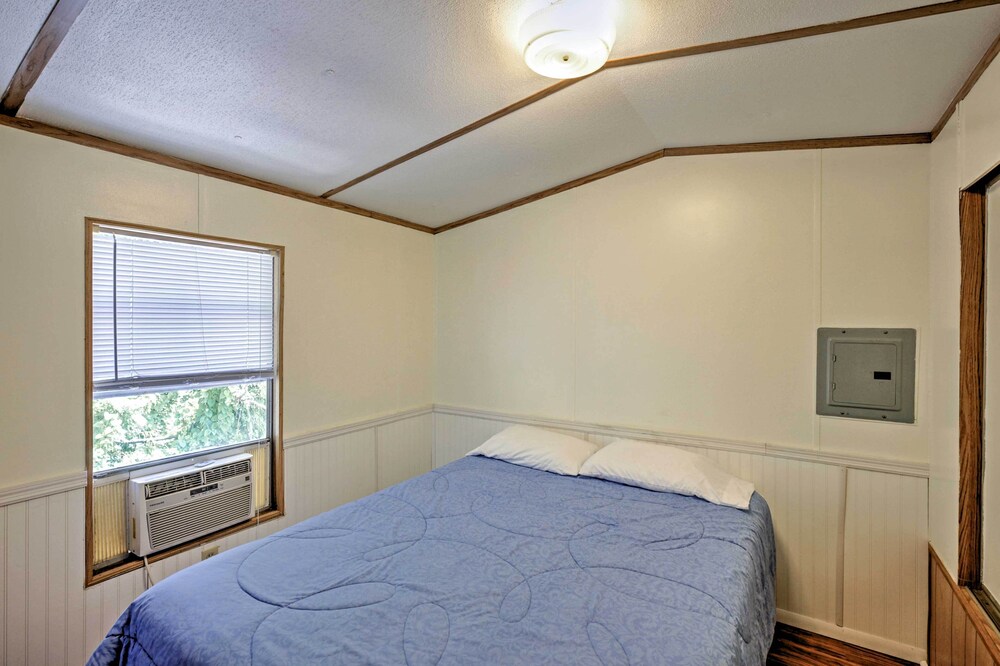 Charming Silver Springs Cabin w/ Forest Views! view 4