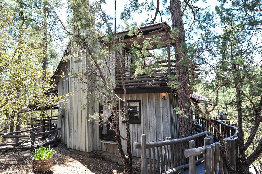 Bear Creek Motel And Cabins