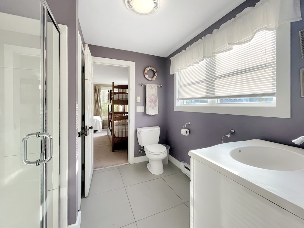 Footbridge Hideaway - Q967 A Spacious Home Very Near To The Fabulous Footbridge Beach Entrance 4 Bedroom Home by Redawning - Property Image 3