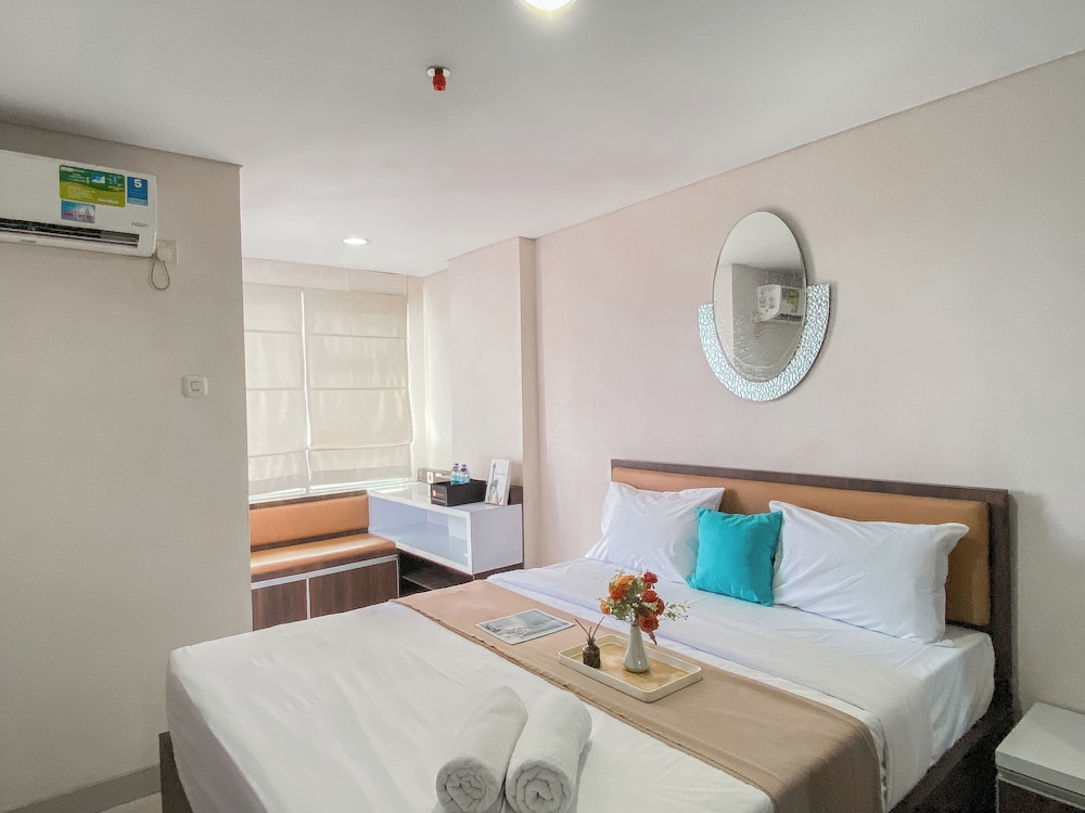 Comfy And Homey Studio At Enviro Apartment