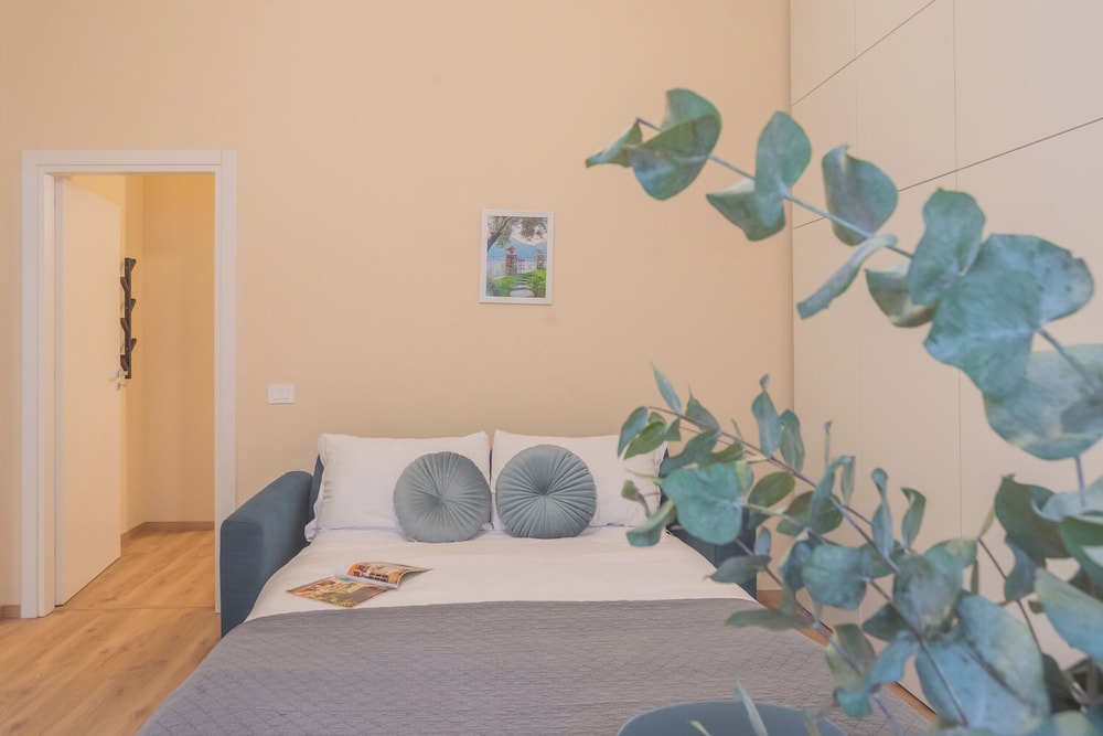 Simar Apartments nearby Como S.G. Train Station by Rent all Como