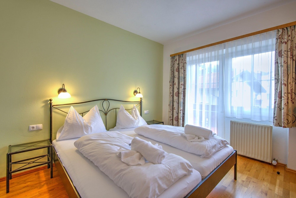 Tranquil Mountain Stay, Central & Sunny
