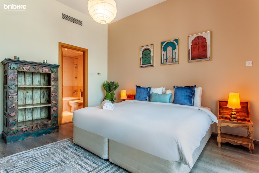 1B-Armada 3-2506 by bnbme homes