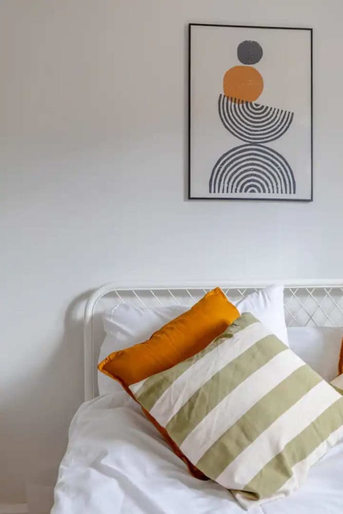 Cosy 4BD Flat W/private Balcony - Nine Elms!