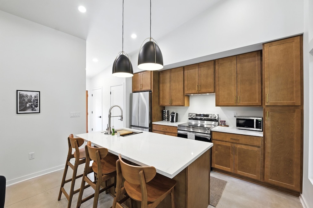 500 House - Unit B 2 Bedroom Townhouse