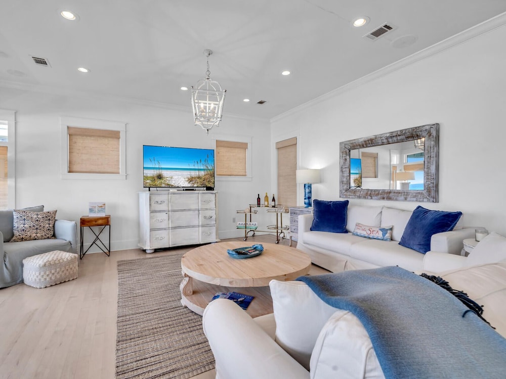 4BR Beachfront Home With Hot tub & Private Beach Access!