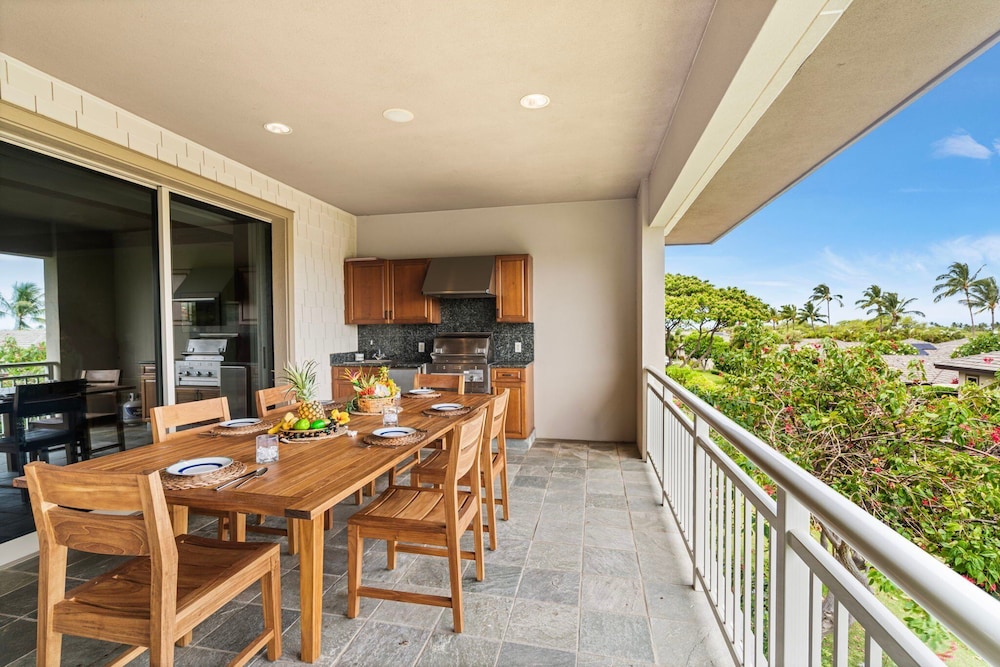 Close to Beaches & Restaurants - Spacious Townhome - Concierge Incl- Vrkcv