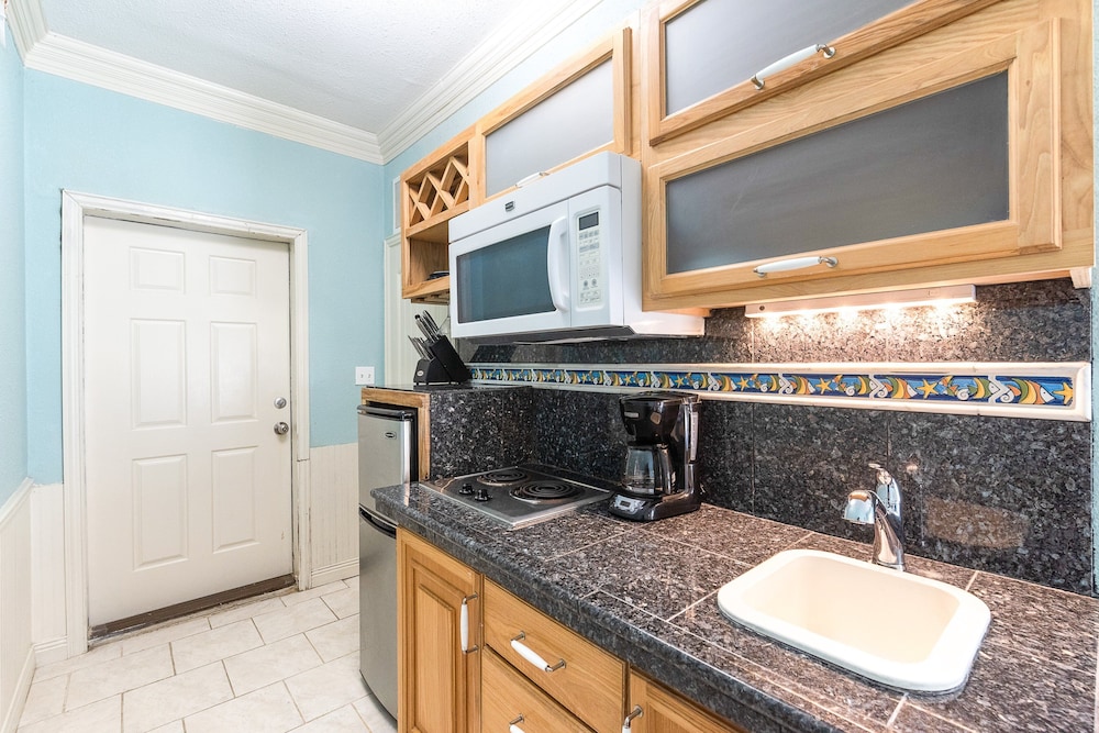 Beach Front Baby Ocean Views, Golf Cart & Pet Friendly!
