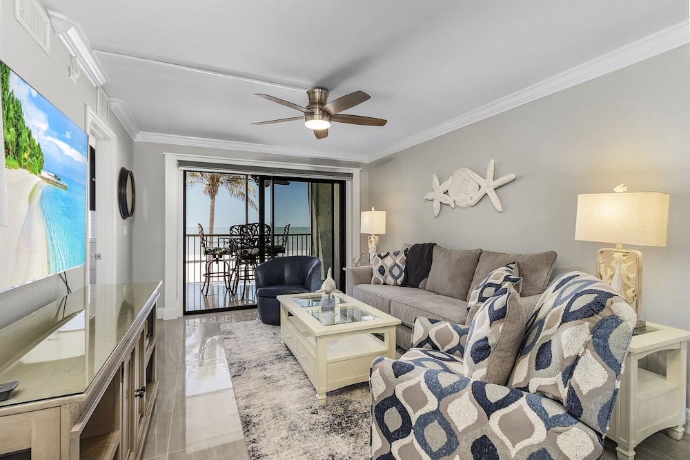 Seaside 108: Oceanview 2br/2ba Condo With Pool, Steps To Beach 2 Bedroom Condo