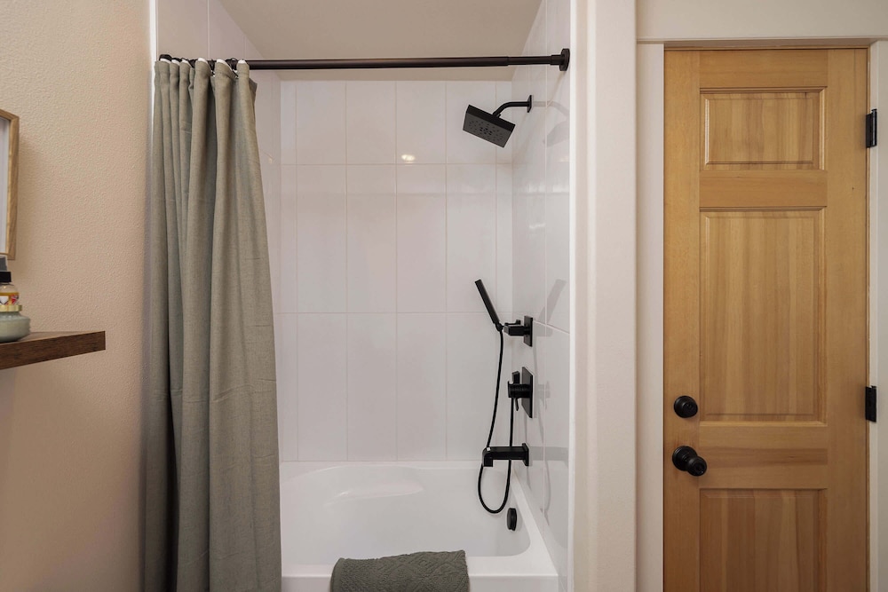 Cascade Cottage Stay for 6