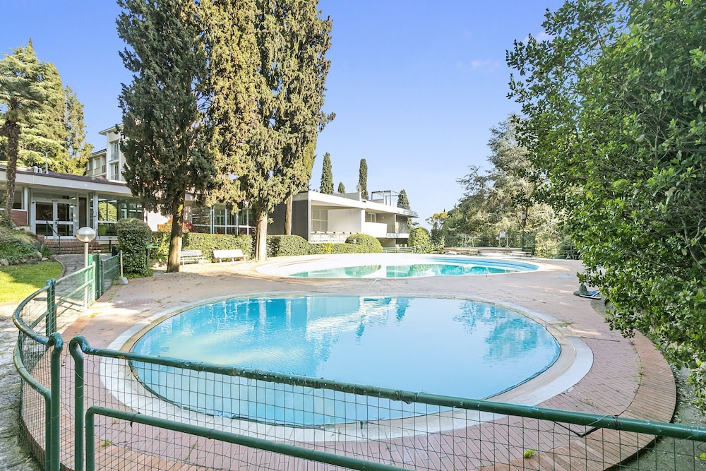 Sonia Sweet Love With Shared Pool