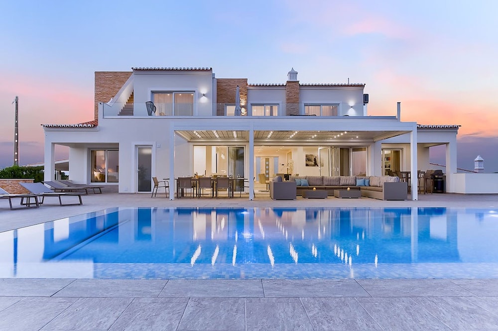 Goldeneye Luxury 6 Bedroom Villa With Infinity P