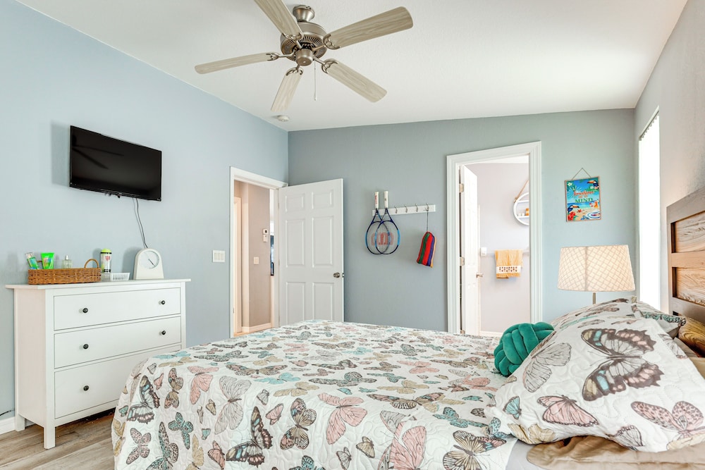 3 Mi to Fort Myers Beach: Home w/ Pool Access