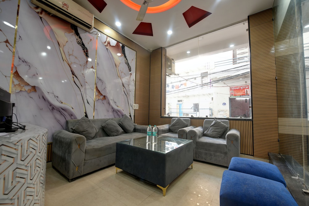 Hotel Lookout Stay Delhi IGI Airport