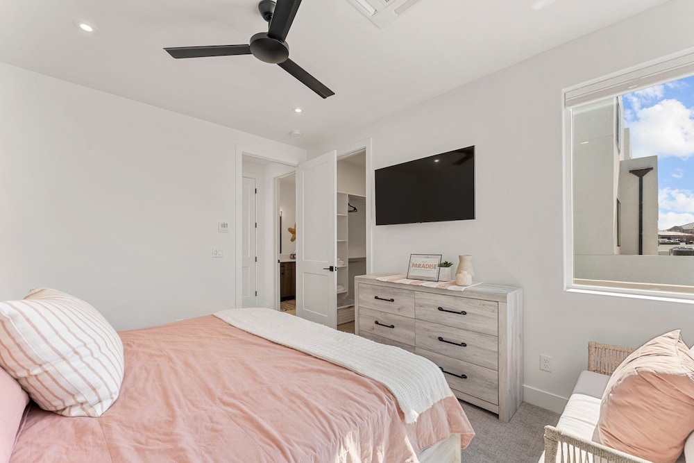 Sunstone 6 Bedroom Home