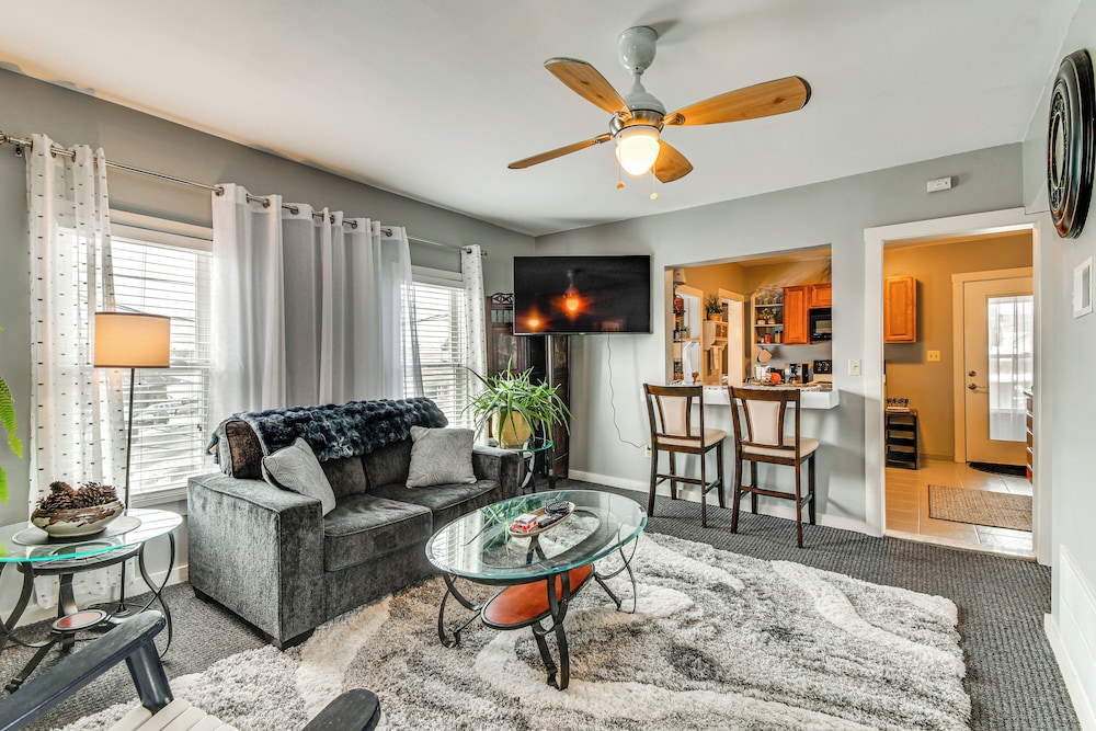 5 Mi to Dtwn Syracuse: Updated Apartment!
