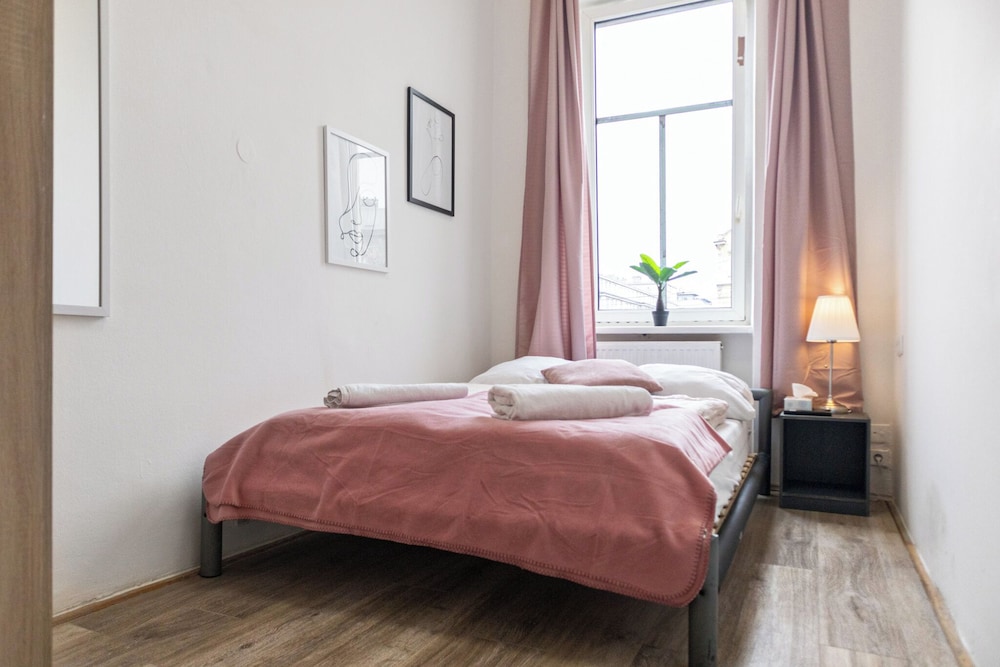 Cozy Room Shared Apt Millennium Tower