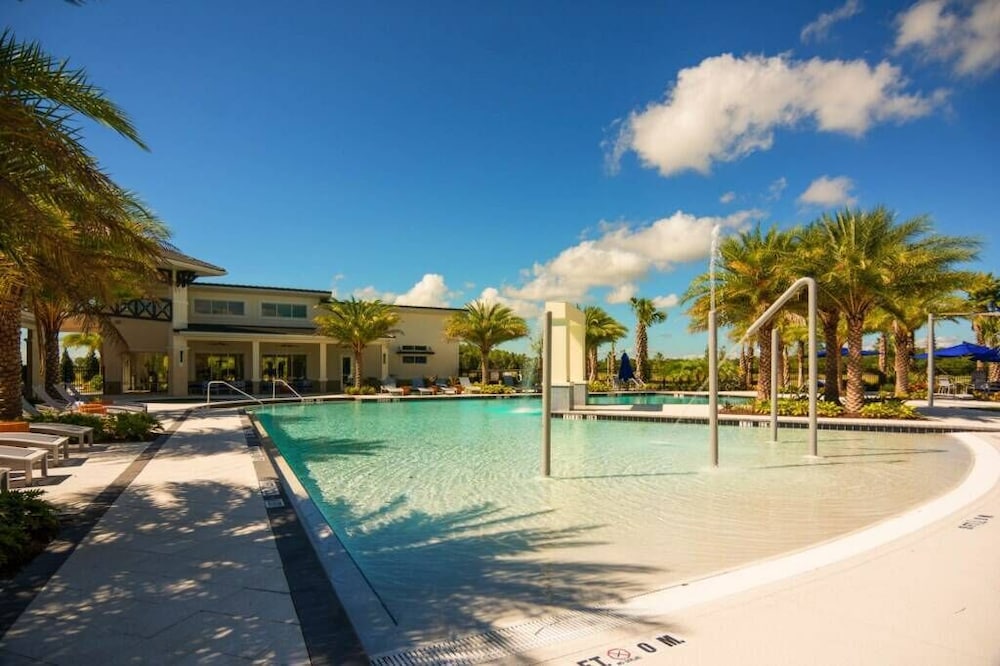 Sunshine Getaway: Stylish Home in Orlando view 5