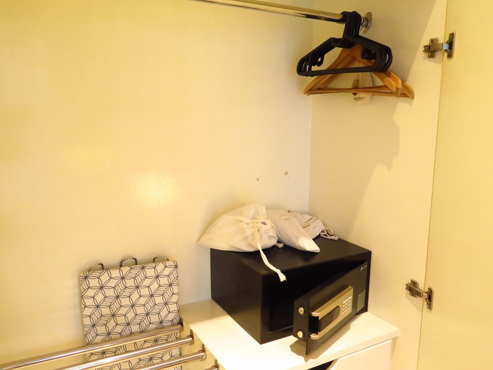 Emerald 215 - Studio With Balcony and Shared Pool