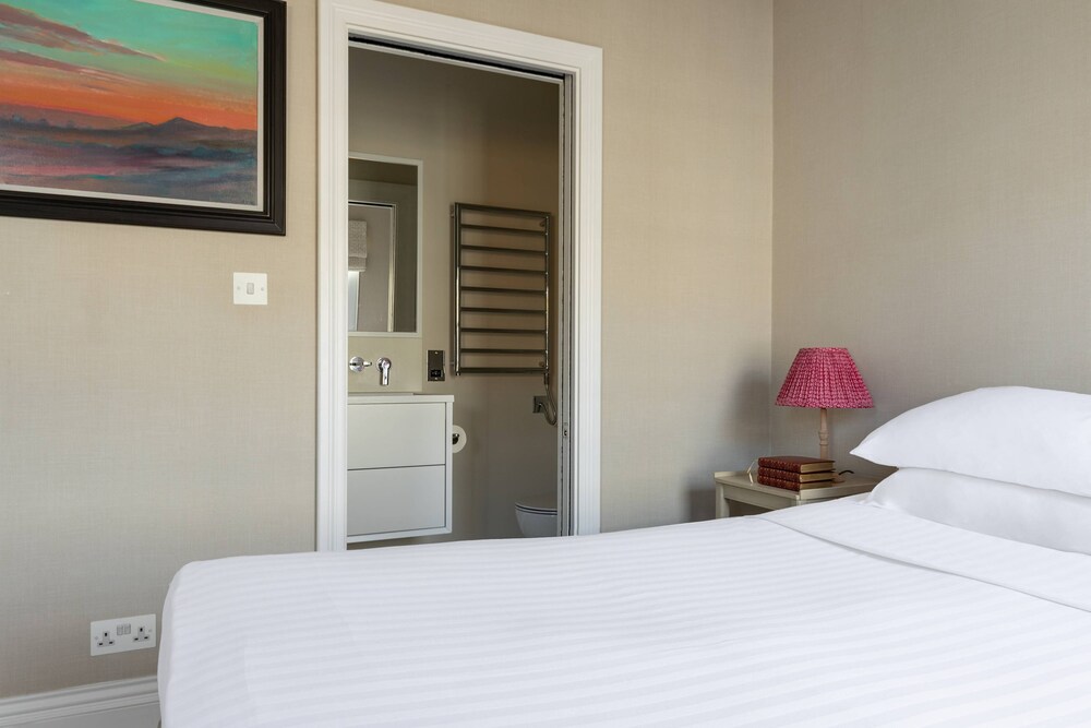 Callcott Street IV by Onefinestay