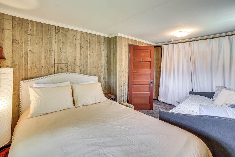 Steps to Lake Huron: Retreat w/ Yard in St Ignace