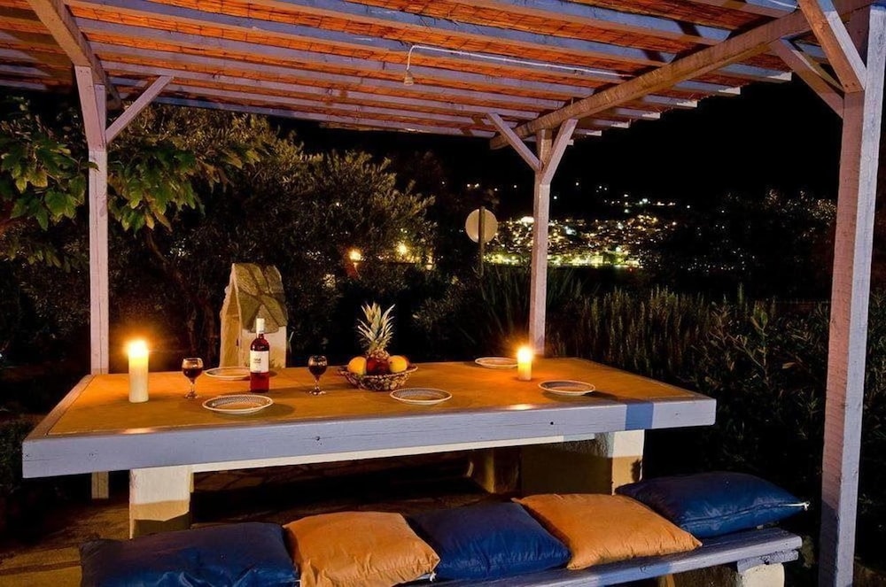 Karavos Sea View Apartments