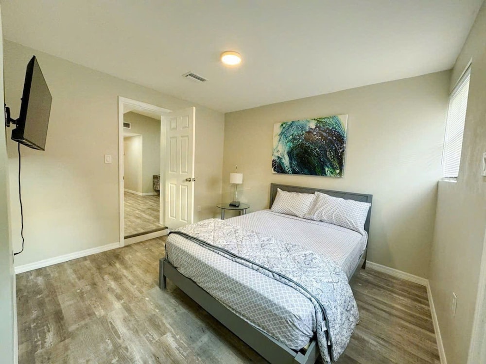 Pool Home in Seminole 5miles to Beach
