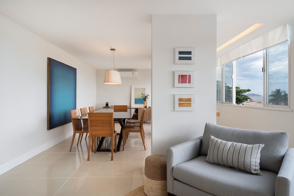 Copacabana – Av. Atlântica | 4 quartos, Vista Mar, 1 min praia de Copacabana - por Casapē Rio