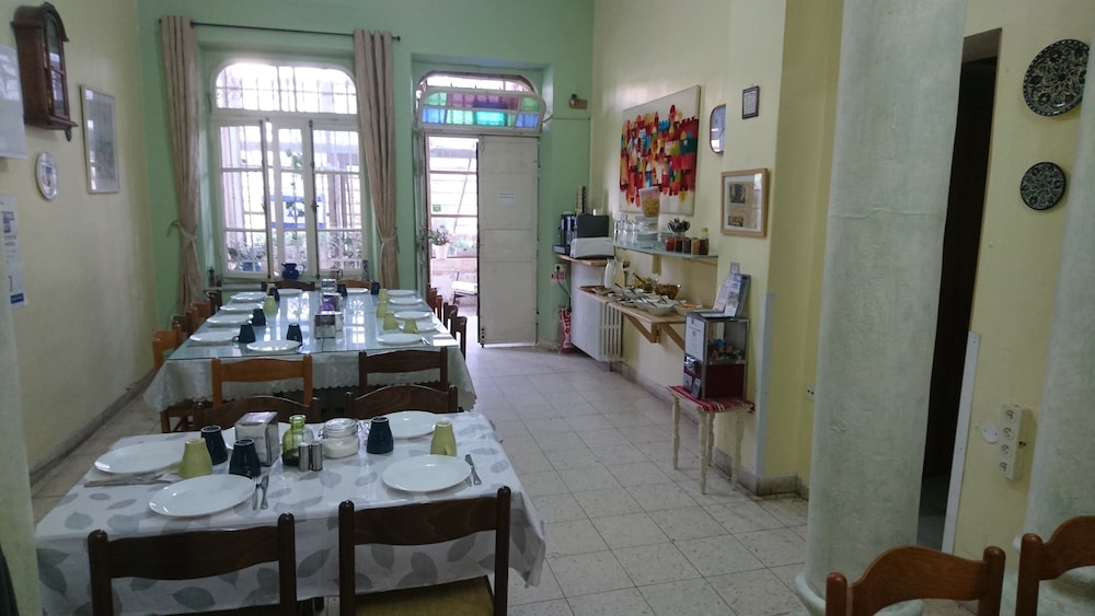 Allenby 2 Bed & Breakfast