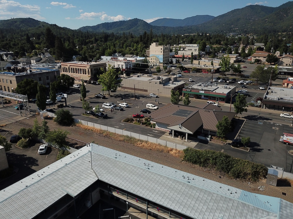 Knight's Inn Motel