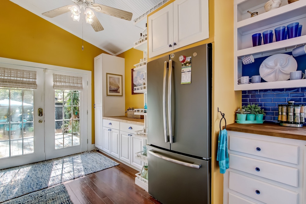 508 Ash Street - Main House 3 Bedroom Home view 2