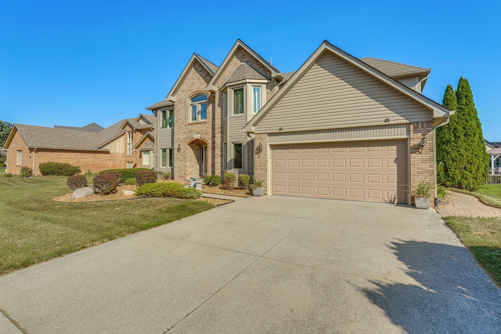 Private Yard w/ Patio: Family Getaway in Macomb