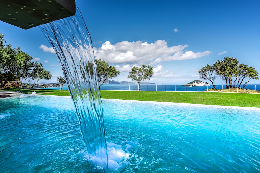 Artina Luxury Villa